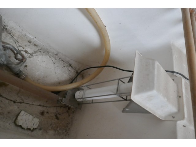 Spoelkuip met circulerende waterpomp en sproeier - afbeelding 3 van  5