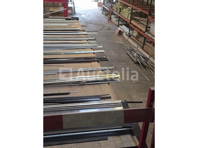 Spoorlengtes voor schuifdeuren, ventilatieroosters van het chassis, metalen stijlbevestigingen - afbeelding 1 van  6