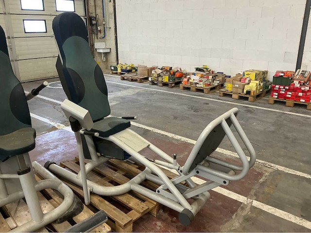 Sport med seated leg press fitness apparaat - afbeelding 1 van  2