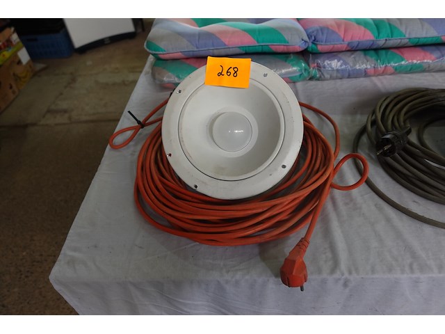 Spot met lange kabel - afbeelding 1 van  1