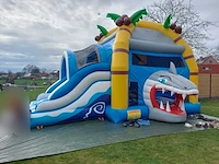 Springkasteel “haai" met afneembaar zwembad/ballenbad - afbeelding 1 van  5