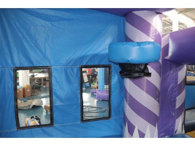 Springkasteel 'hindernisbaan' - afbeelding 2 van  14