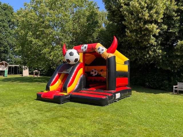 Springkasteel red devil - overdekt met glijbaan - afbeelding 2 van  4