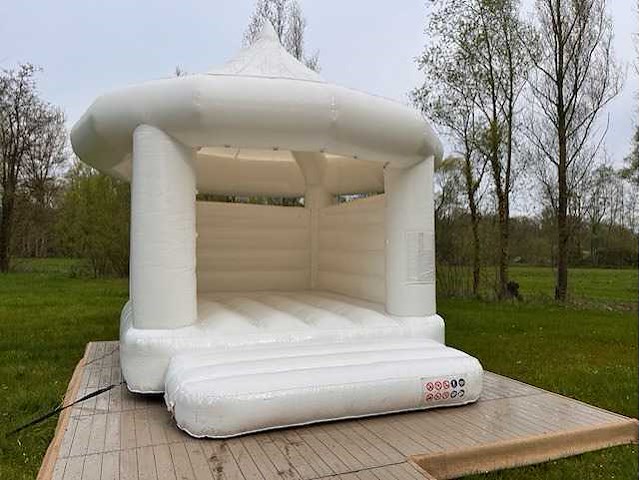 Springkasteel trouw / wedding - afbeelding 5 van  6