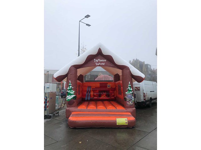 Springkasteel winterhutje - overdekt. - afbeelding 1 van  2