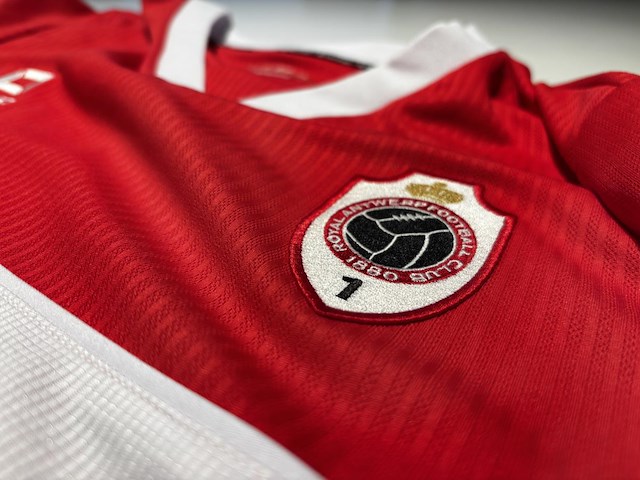 Squad signed shirt " dennis praet" royal antwerp fc 2025-2026 - afbeelding 4 van  5