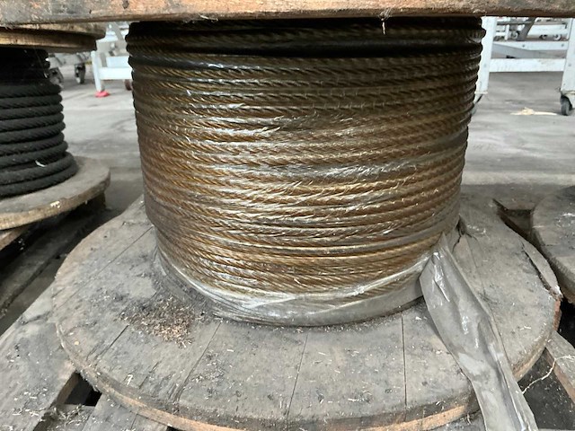 Staaldraad op rol - afbeelding 1 van  2