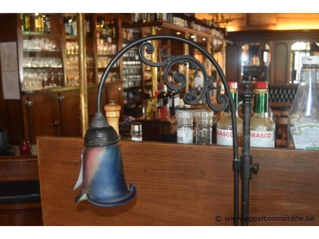 Staande lamp, met decoratieve glazen kap, werking niet gekend - afbeelding 2 van  2