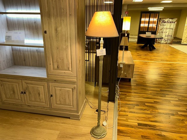 Staande lamp - afbeelding 1 van  6