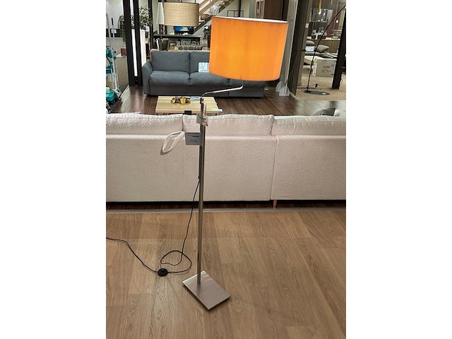 Staande lamp - afbeelding 1 van  4