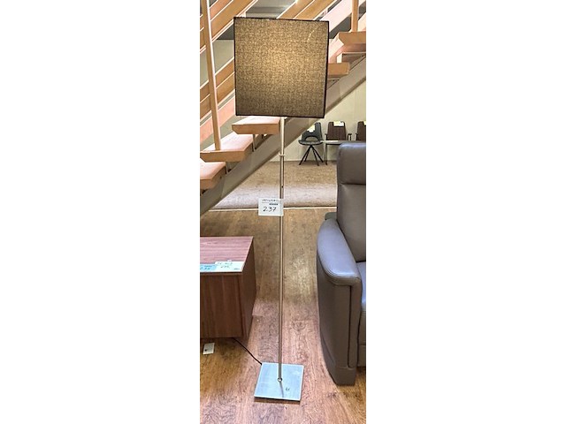 Staande lamp - afbeelding 1 van  6