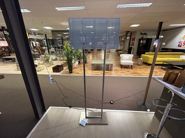 Staande lamp - afbeelding 1 van  10