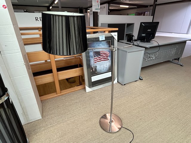 Staande lamp - afbeelding 1 van  4