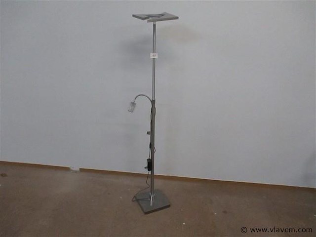 Staande lamp - afbeelding 1 van  3