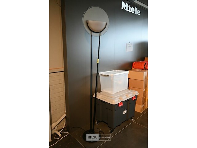 Staande lamp - afbeelding 1 van  2