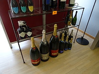 Staande metalen lamp + metalen/glazen meubel - afbeelding 4 van  4