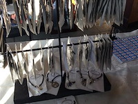 Staander met lot juweeltjes