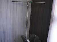 Staander voor scherm en 2 platen - afbeelding 1 van  3