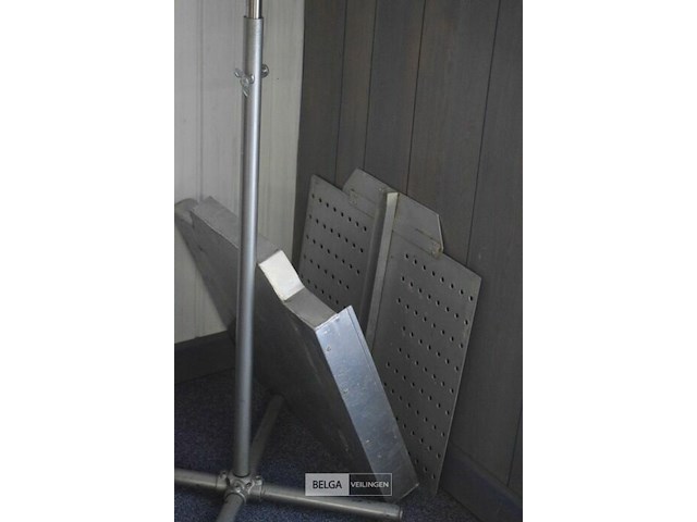 Staander voor scherm en 2 platen - afbeelding 2 van  3
