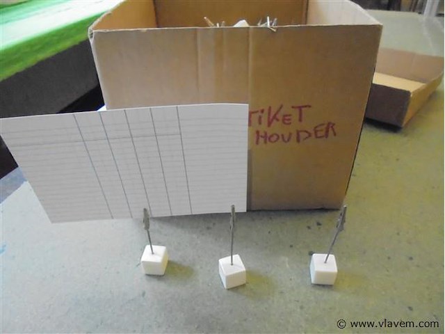 Staanders - afbeelding 2 van  2