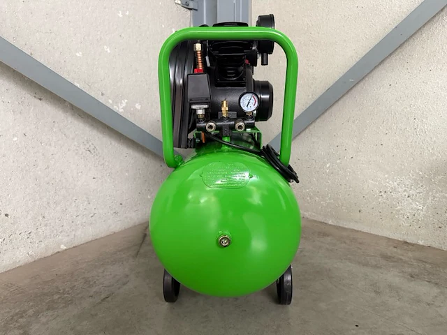 Stahlfest 100 liter v-twin zuigercompressor - afbeelding 3 van  14