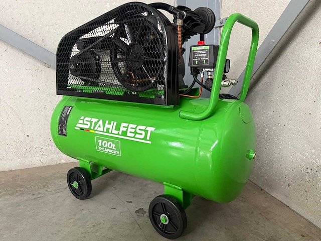 Stahlfest 100 liter v-twin zuigercompressor - afbeelding 1 van  7