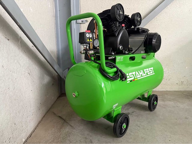 Stahlfest 100 liter v-twin zuigercompressor - afbeelding 11 van  15