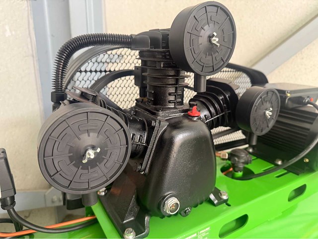 Stahlfest 200 liter 3-cilinder zuigercompressor - afbeelding 6 van  8
