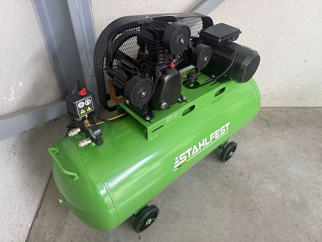 Stahlfest 200 liter 3-cilinder zuigercompressor - afbeelding 5 van  8