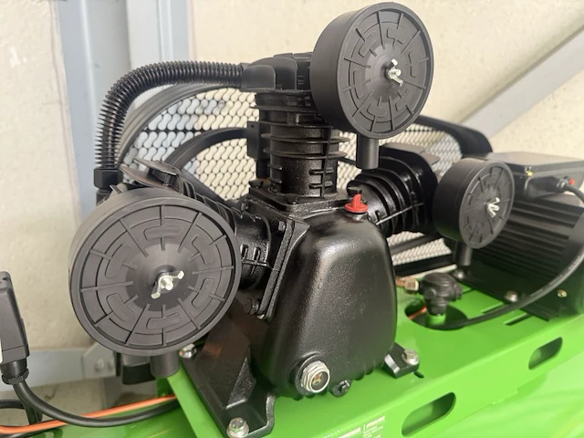 Stahlfest 200 liter 3-cilinder zuigercompressor - afbeelding 6 van  8