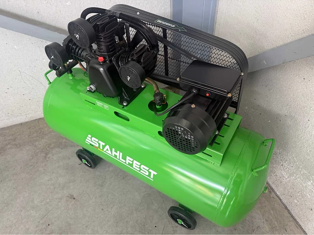 Stahlfest 200 liter 3-cilinder zuigercompressor - afbeelding 5 van  8