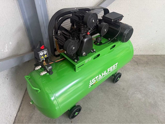 Stahlfest 200 liter 3-cilinder zuigercompressor - afbeelding 1 van  5