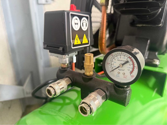 Stahlfest 200 liter 3-cilinder zuigercompressor - afbeelding 4 van  5