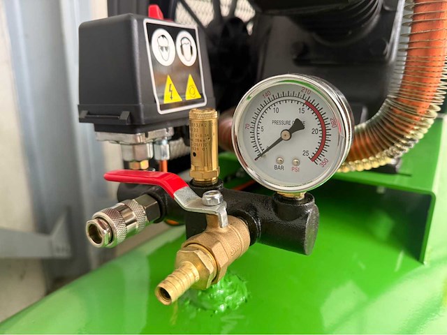 Stahlfest 500 liter 3-cilinder zuigercompressor - afbeelding 7 van  8