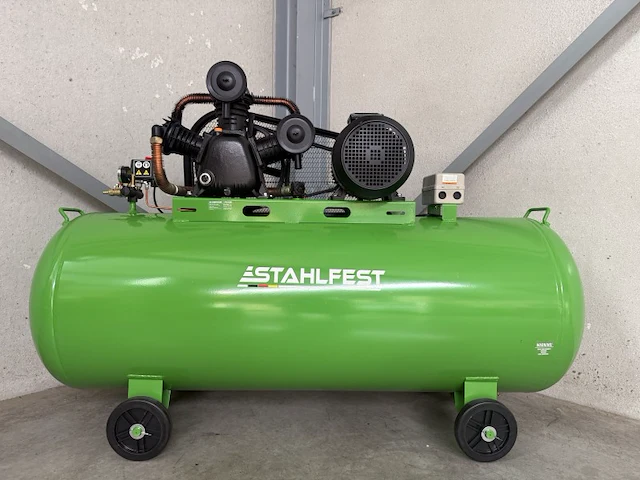 Stahlfest 500 liter 3-cilinder zuigercompressor - afbeelding 2 van  8