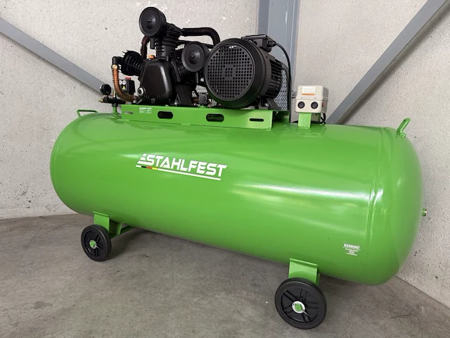 Stahlfest 500 liter 3-cilinder zuigercompressor - afbeelding 3 van  8
