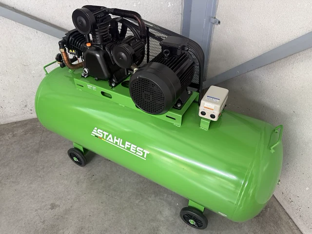 Stahlfest 500 liter 3-cilinder zuigercompressor - afbeelding 4 van  8