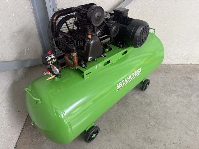 Stahlfest 500 liter 3-cilinder zuigercompressor - afbeelding 5 van  8