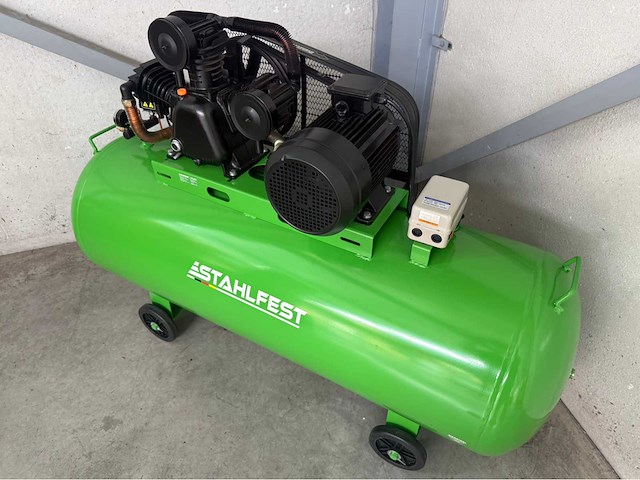 Stahlfest 500 liter 3-cilinder zuigercompressor - afbeelding 5 van  8