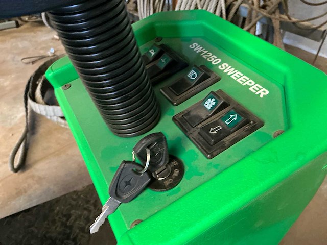 Stahlwerk sw1250 zelfrijdende veegmachine - afbeelding 7 van  8