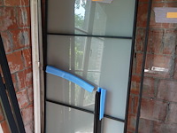 Stalen deur met melkglas