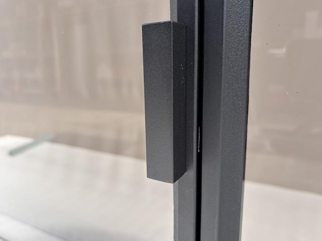 Stalen deurgeheel in hoekopstelling - afbeelding 5 van  7