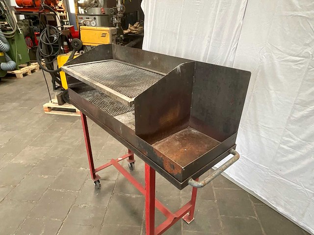 Stalen horeca grill op verrijdbaar onderstel met zijtafel - afbeelding 1 van  4