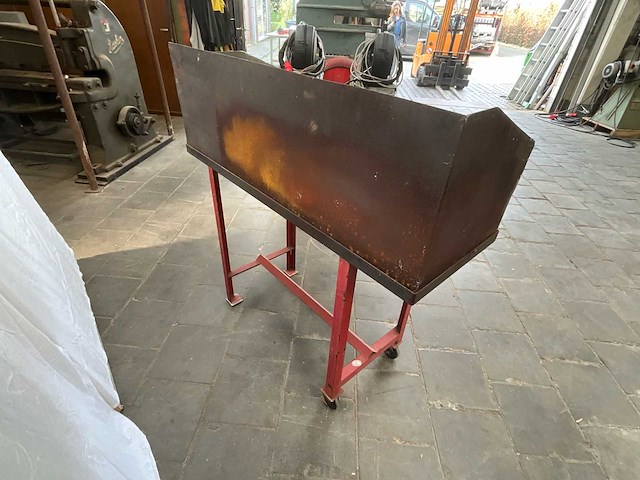 Stalen horeca grill op verrijdbaar onderstel met zijtafel - afbeelding 3 van  4