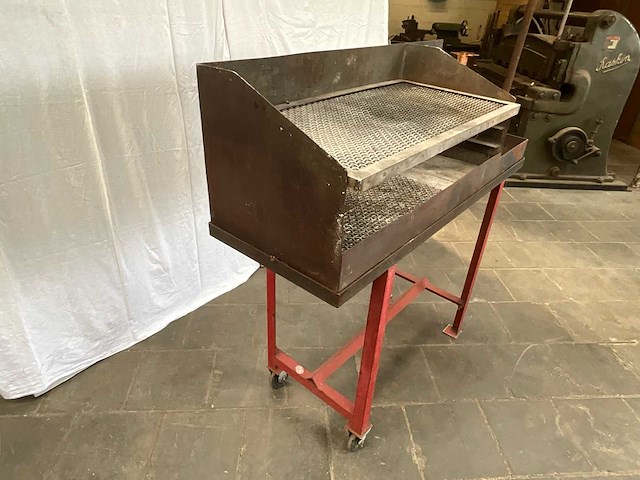 Stalen horeca grill op verrijdbaar onderstel met zijtafel - afbeelding 3 van  4