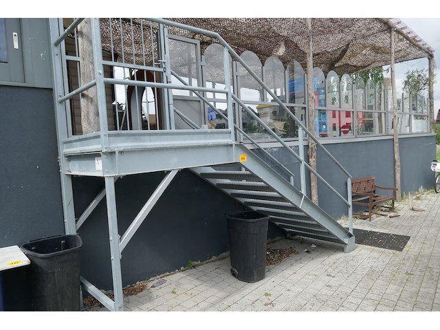Stalen industriële buitentrap - afbeelding 1 van  3