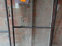 Stalen raam met glas - afbeelding 2 van  2