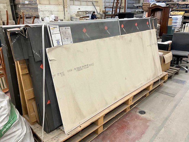 Stalen raamkozijn met dubbel glas (4x) - afbeelding 2 van  2