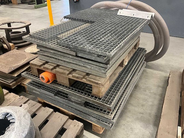 Stalen roostervloer (16x) - afbeelding 1 van  5