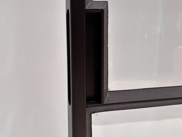 Stalen schuifdeur afgemastikeerd - afbeelding 3 van  8